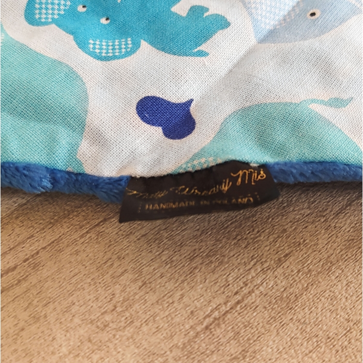 Ocieplacz dwustronny/ chustka dziecięca Minky + bawełna 100%- niebieskie słonie z bliska